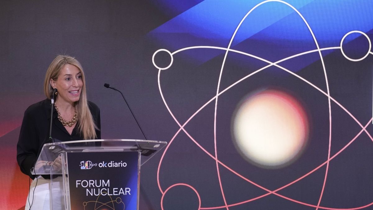 María Guardiola, presidenta de la Junta de Extremadura, en un forum sobre la central de Almaraz.