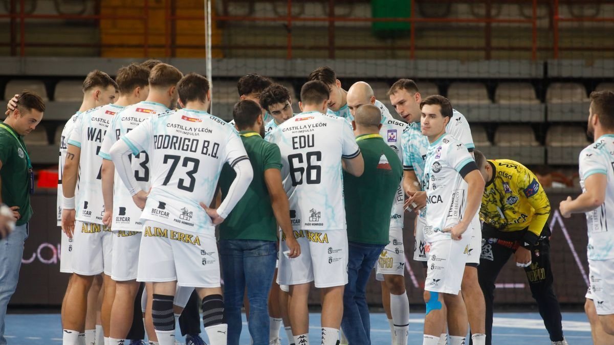 El Abanca Ademar deberá firmar una actuación coral de todos sus jugadores para intentar superar al Nexe en el Palacio.