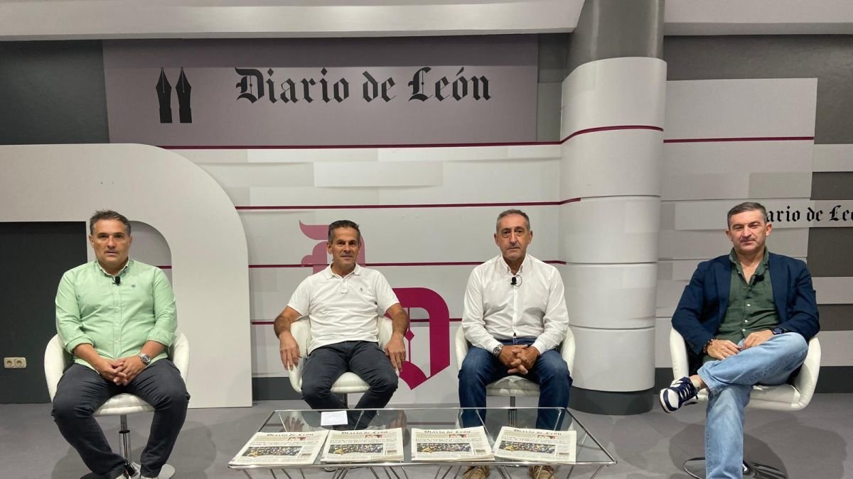 Óscar Díez, Ángel Fraguas, Juan Simón y José Antonio Pérez, en la tertulia.