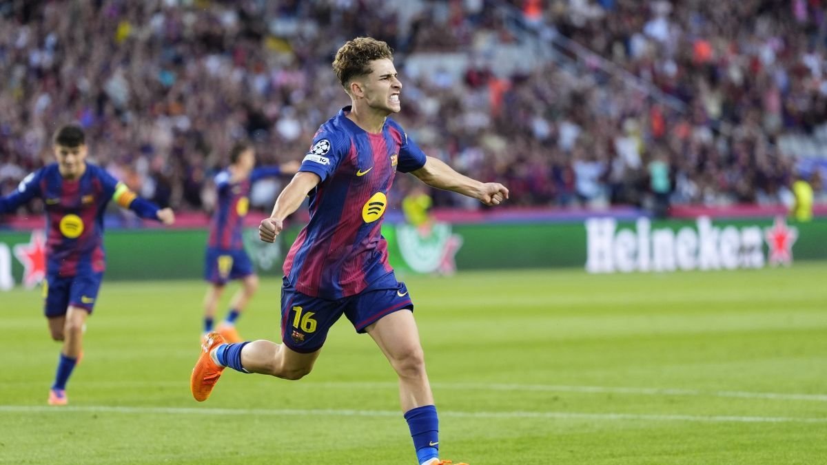 Fermín celebra uno de sus tres goles que anotó en la goleada del Barça frente al Olympiacos.