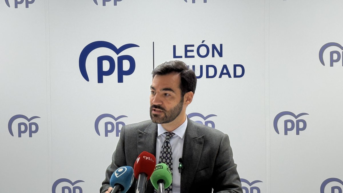 David Fernández, durante la rueda de prensa.