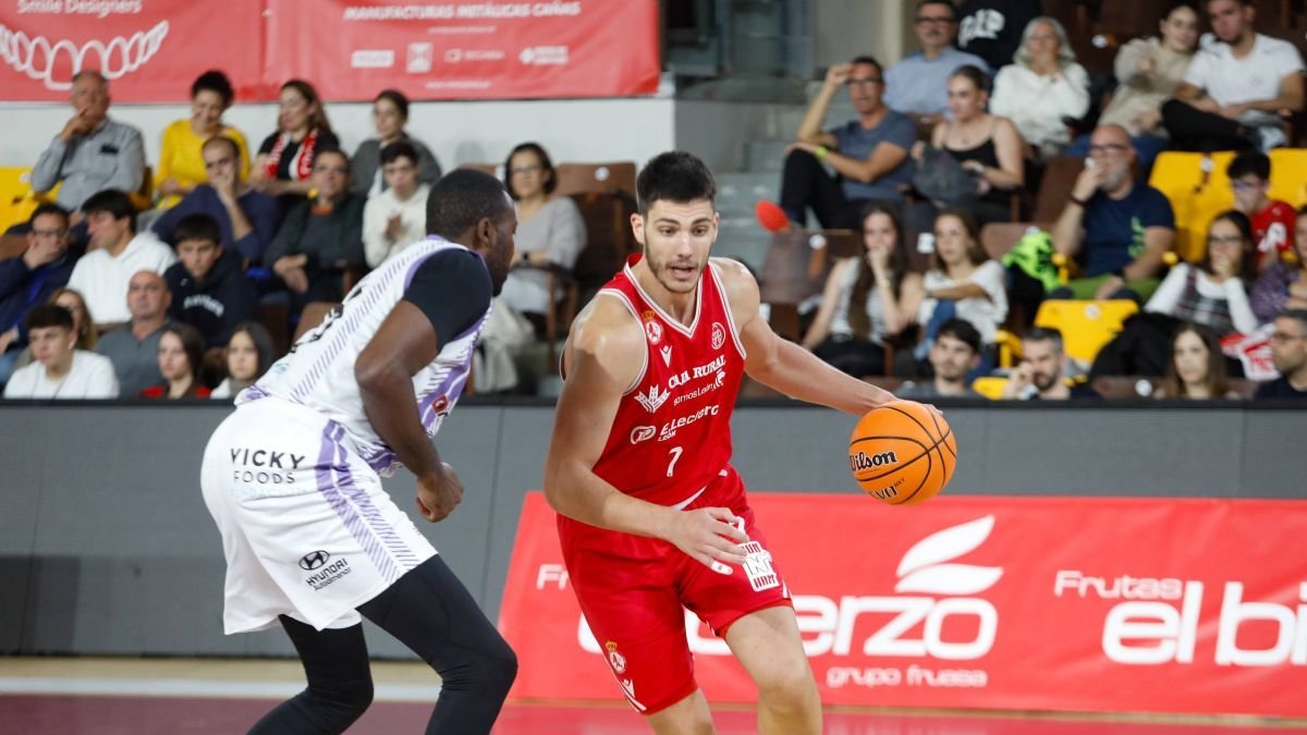 Pablo Orenga, en el partido de la Cultural ante el Gandía.