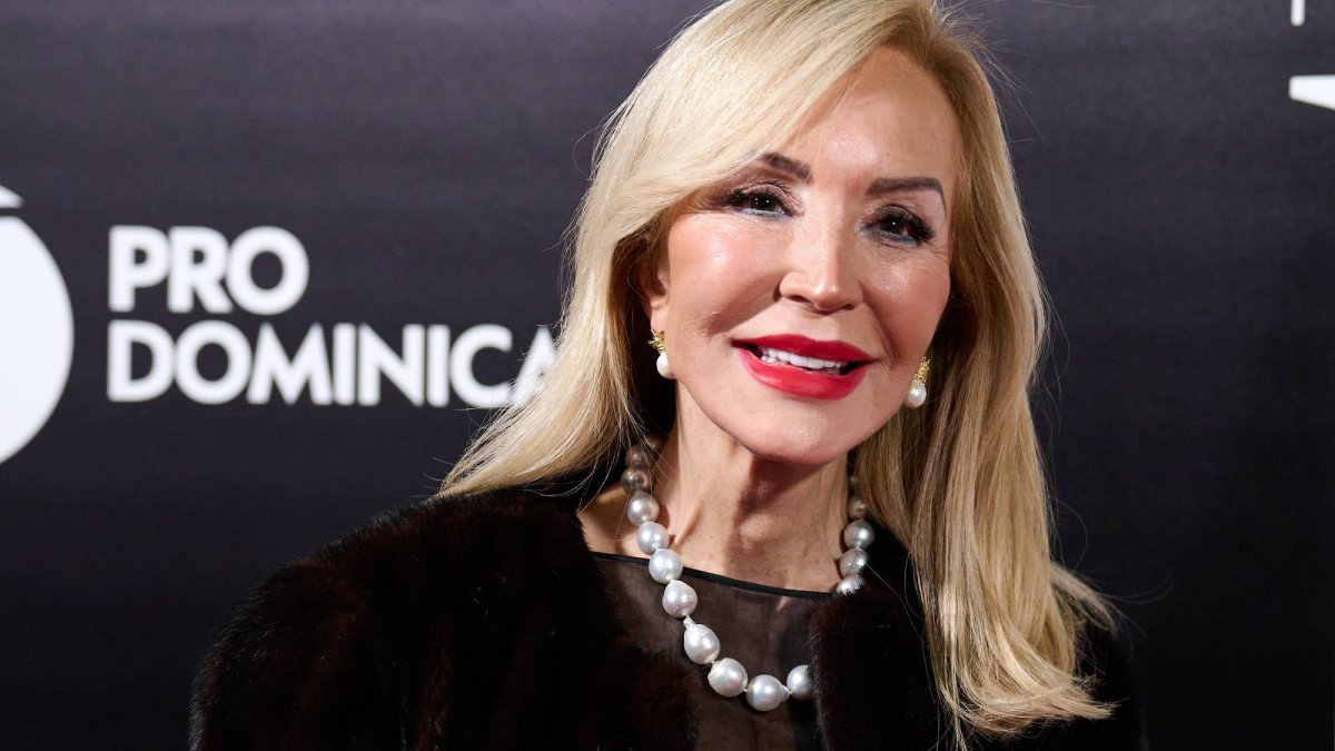 Carmen Lomana durante un acto en Madrid, donde volvió a demostrar su estilo inconfundible y su afilado criterio mediático.