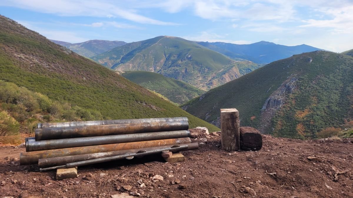 Vista desde el yacimiento en el que se están haciendo sondeos en Villanueva de Pontedo.  El yacimiento de Villanueva de Pontedo se conoce como Divina Providencia.