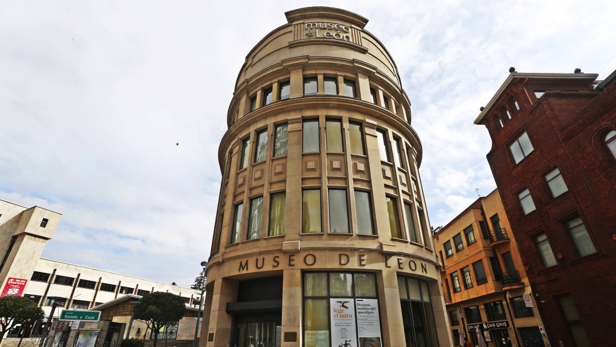 El Museo de León, ubicado en la Plaza de Santo Domingo de la ciudad de León, es el museo más antiguo de la provincia.