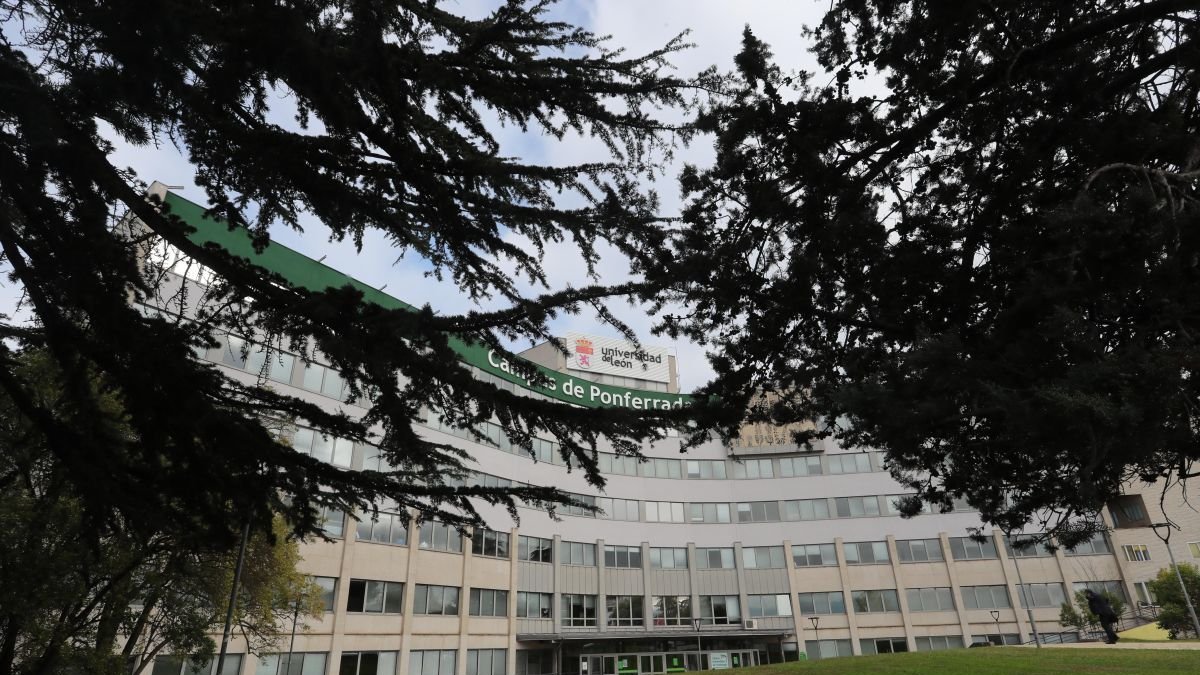 La conferencia es en el campus.