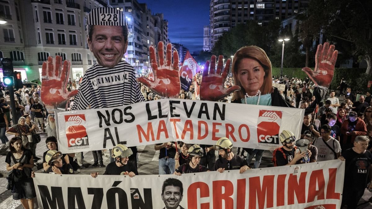 Duodécima manifestación contra Mazón.