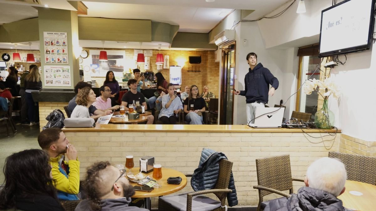 El primer participante en el ciclo Con Ciencia—Té de Able.
