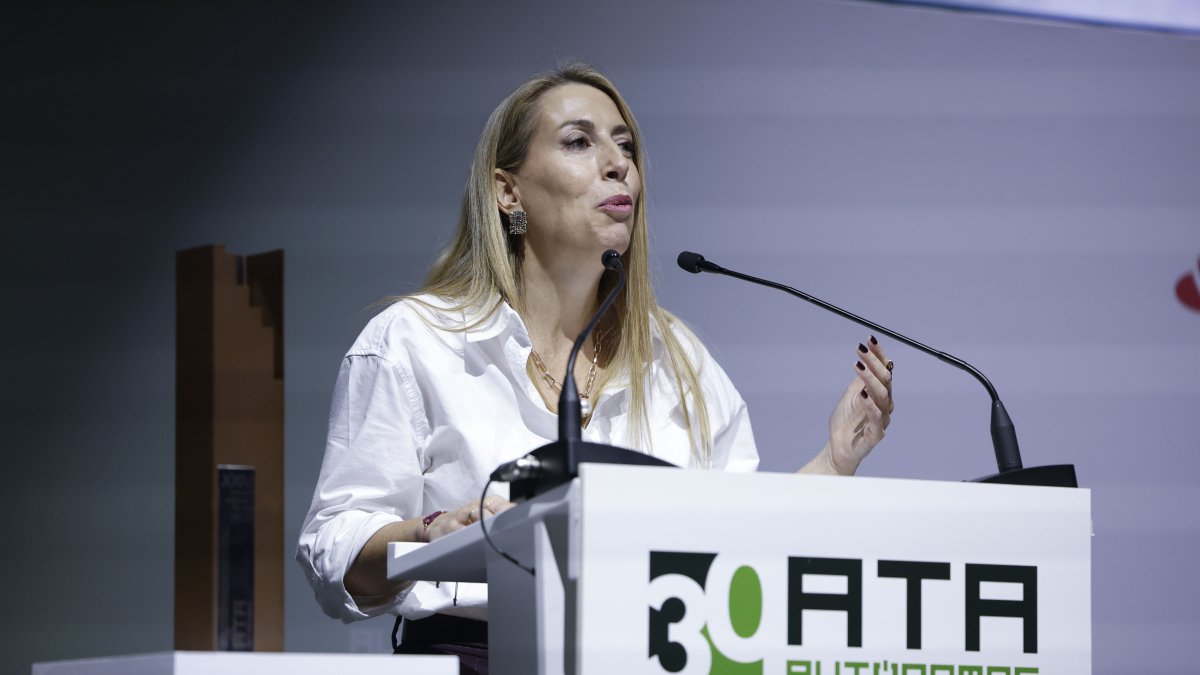 La presidenta de la Junta de Extremadura, María Guardiola, ha convocado elecciones anticipadas para el domingo 21 de diciembre.