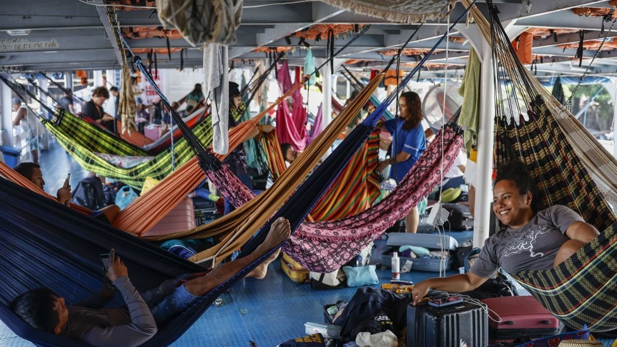 Indígenas de los pueblos latinoamericanos llegan a Belém para particpar en la cumbre.