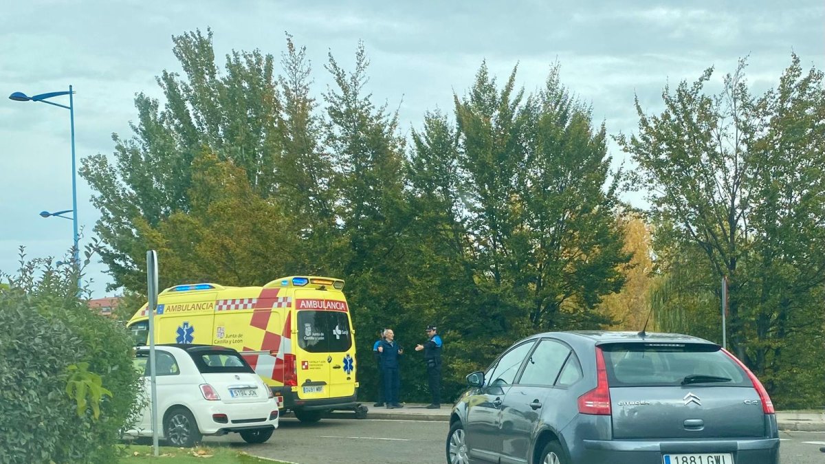 Las asistencias y la Policía Local, en el lugar de los hechos.