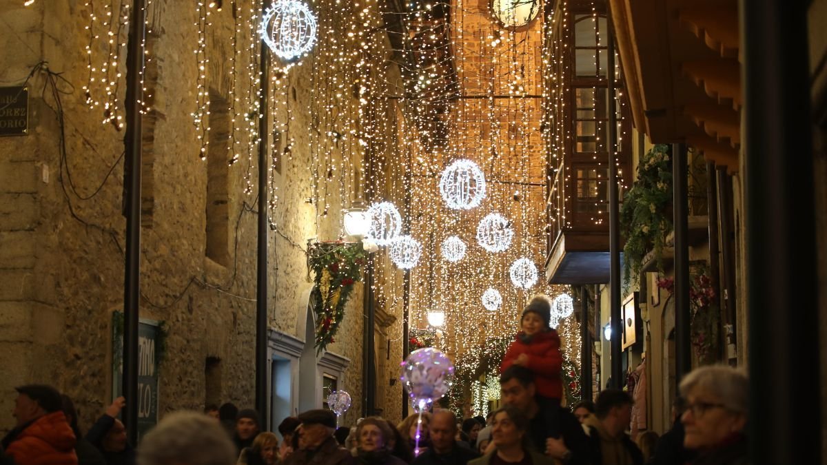 La calle del Reloj con las luces de Navidad del año pasado.