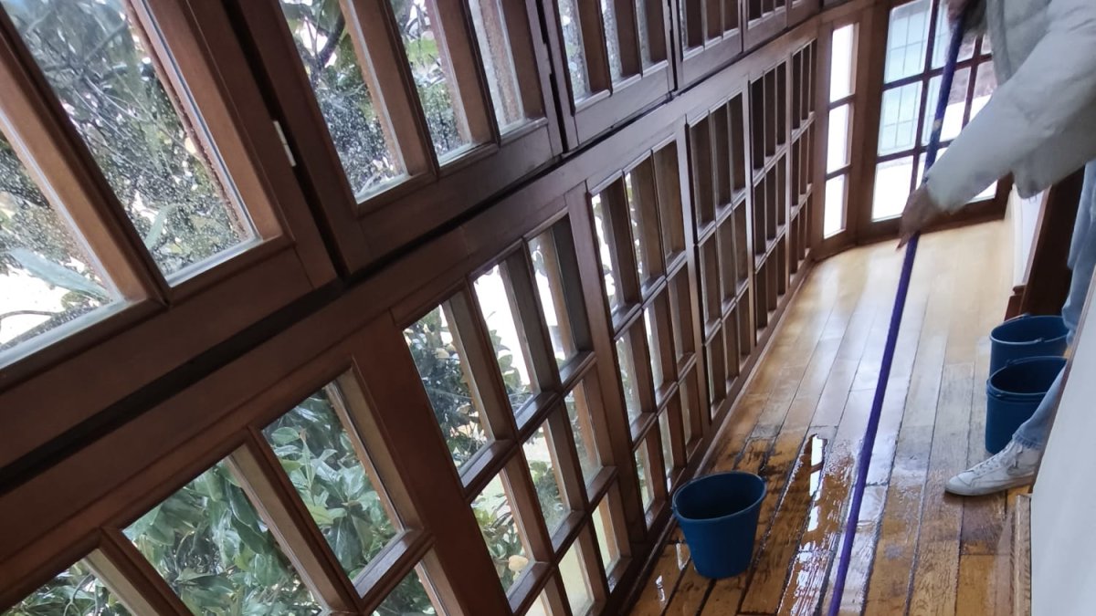 La casa presenta un grave problema de humedades.