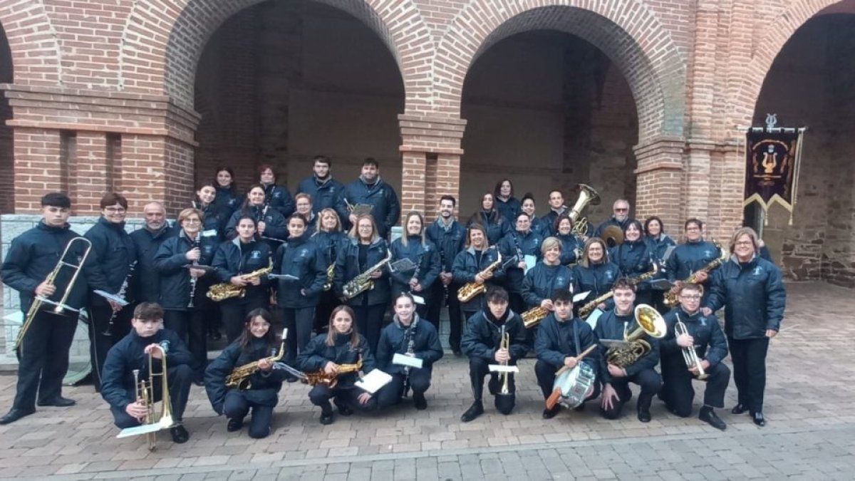 Componentes de la Banda Municipal de Música de Santa María del Páramo.