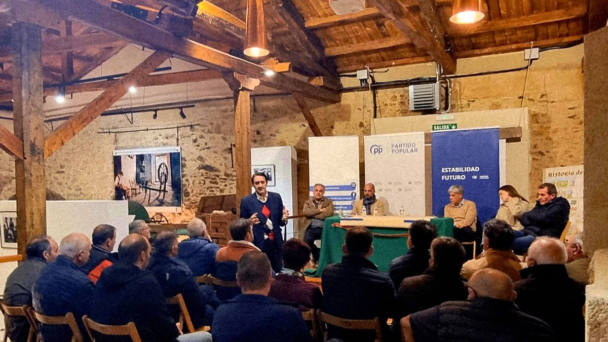 El presidente provincial y varios miembros del comité de dirección del PP de León mantuvieron esta semana un encuentro con alcaldes y portavoces de la zona de Astorga