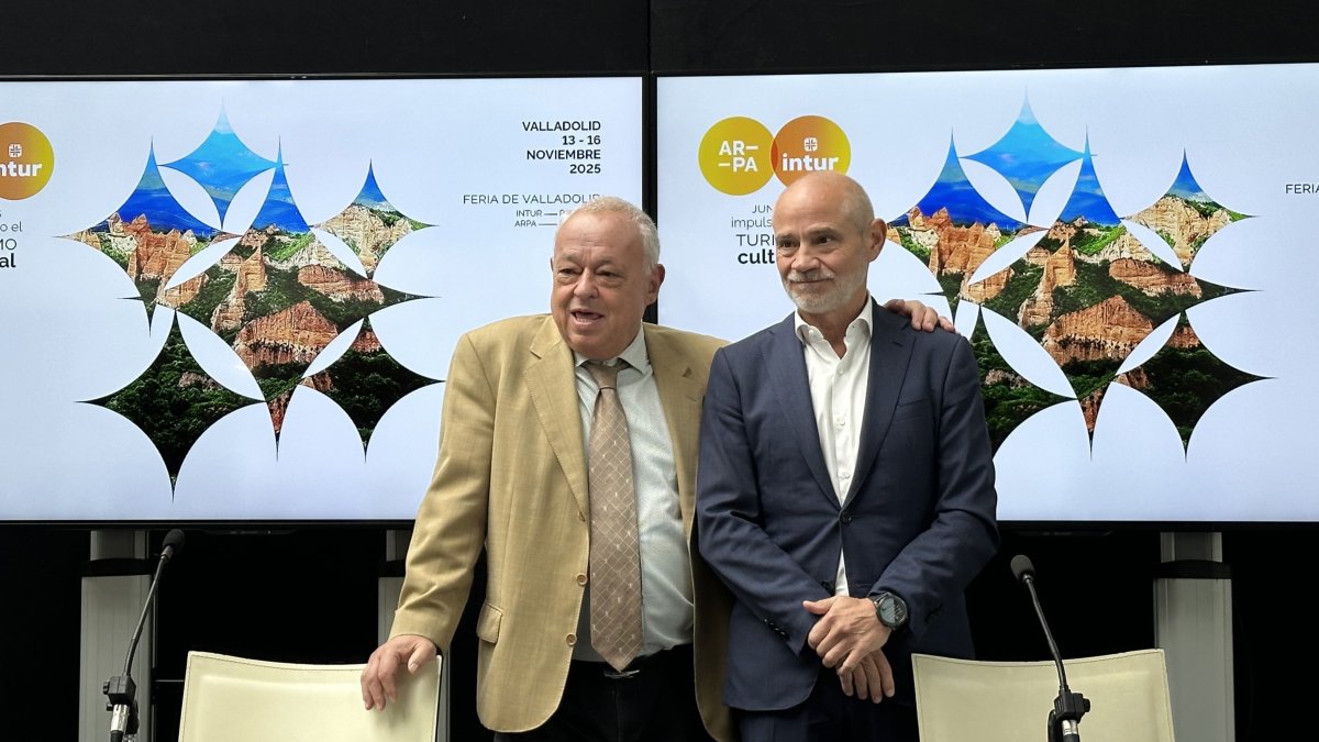El consejero de Cultura, Turismo y Deporte, Gonzalo Santonja, y el presidente del Comité Ejecutivo de la Feria de Valladolid, Víctor Caramanzana, en la presentación de AR-PA e Intur.