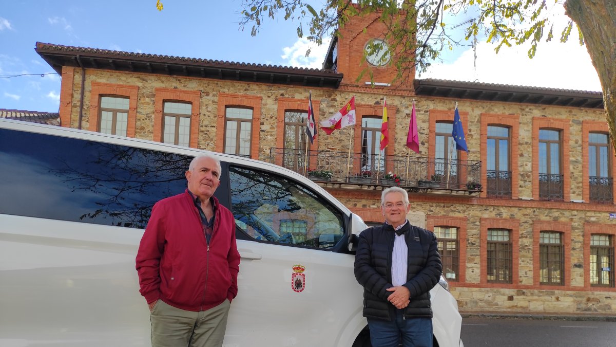 El taxista y el alcalde de Santa Colomba de Somoza.