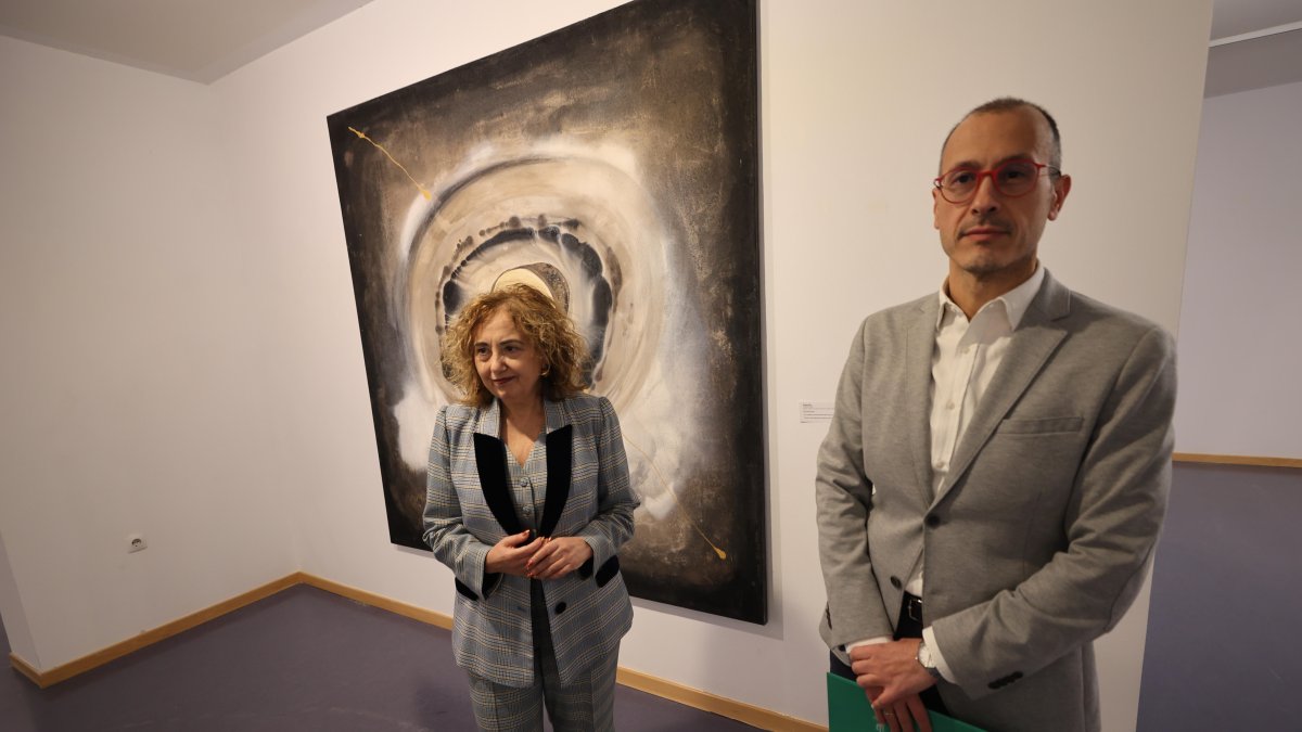 La vicerrectora de la ULE, Pilar Marqués y el director de Cultura, Iván Rega.