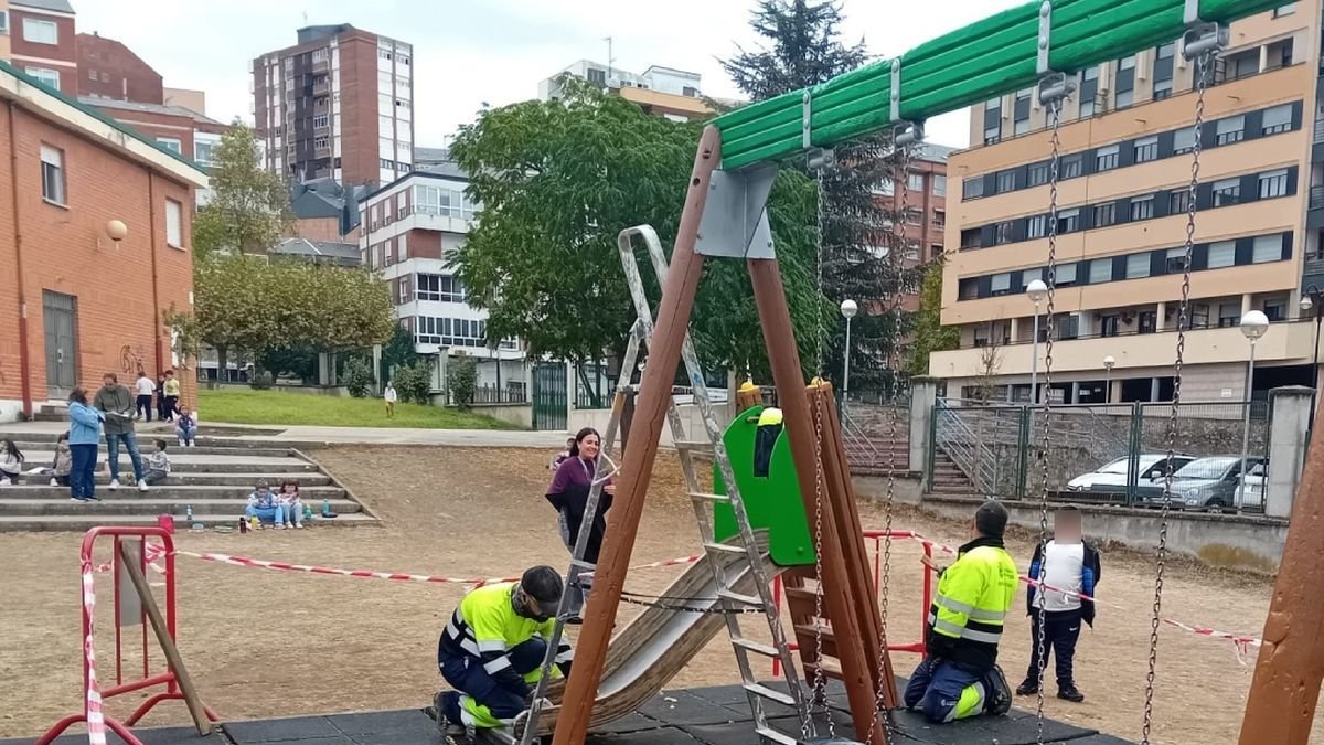 Brigada de Obras en el Ceip Campo de los Judíos.