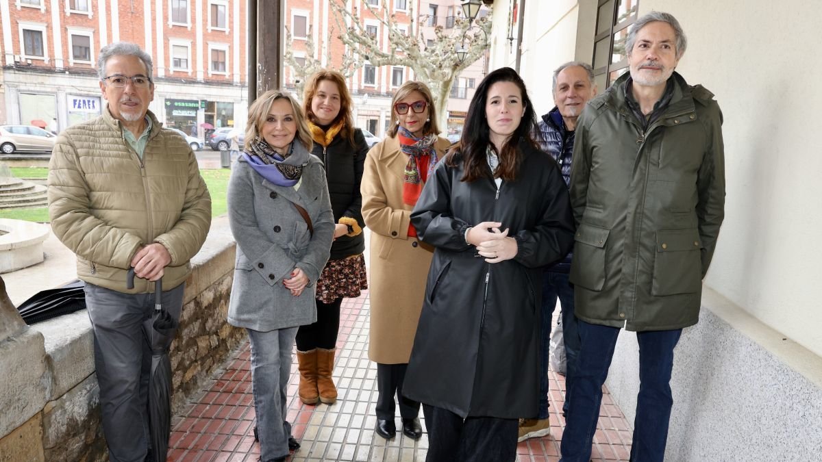 Rocío de Meer, con los integrantes Vox en León.