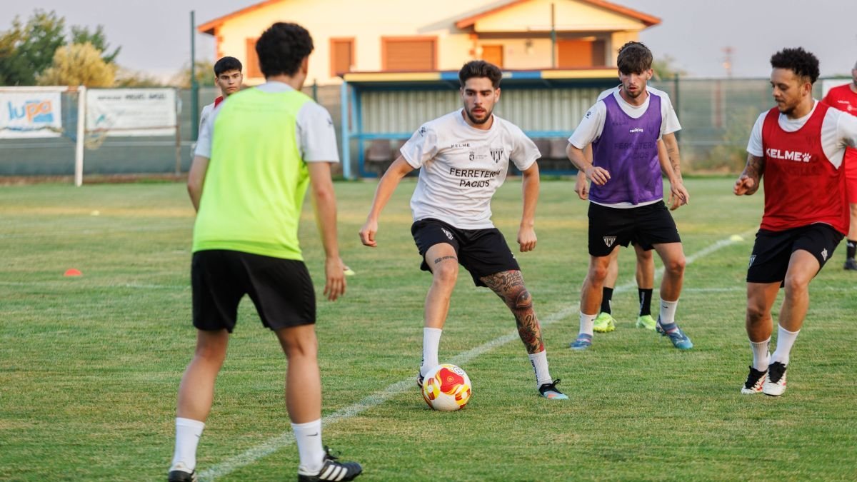El equipo de Mansilla afronta su segundo derbi consecutivo en su feudo.