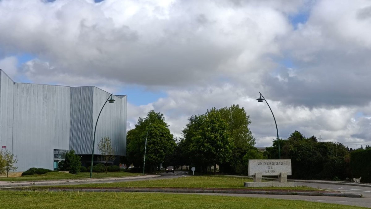 Entrada al Campus de Vegazana de la Universidad de León (ULE), que acogerá este fin de semana las pruebas de la OEP de Adif.