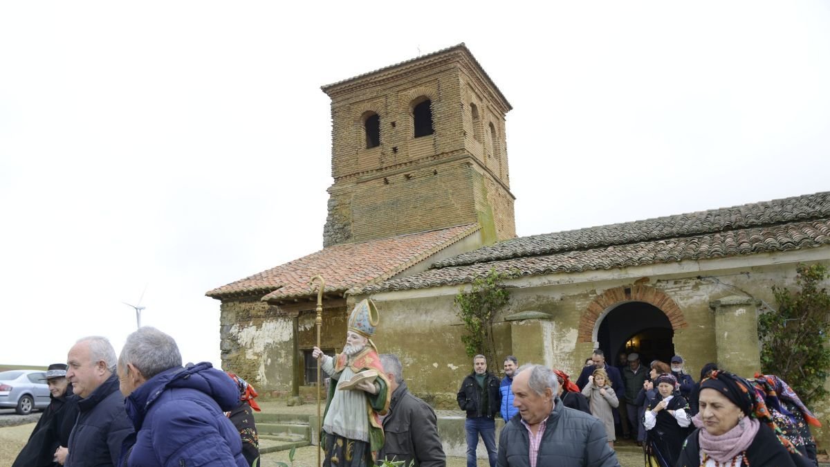 Los vecinos portaron al santo durante la procesión.