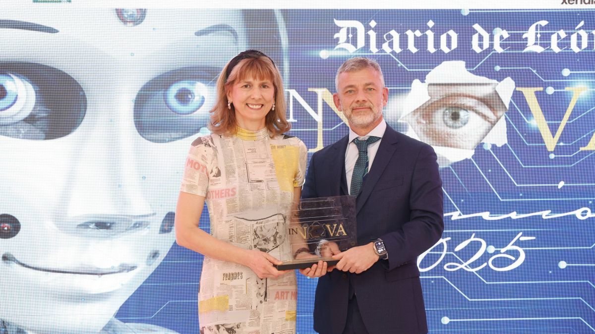 La catedrática Ana I. Moreno recogió el premio TIC 2025.