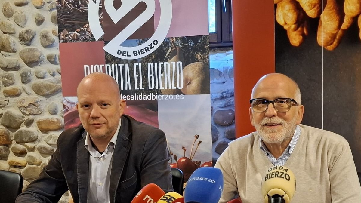 Pablo Linares y Óscar Ramos, en Carracedelo en la presentación del evento del jueves de los 25 años de la IGP Botillo del Bierzo.