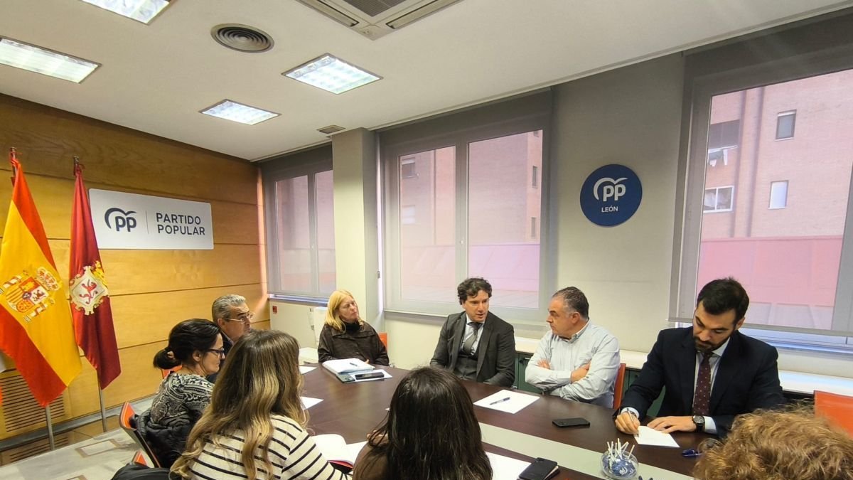 Encuentro entre el PP y las entidades sociales.