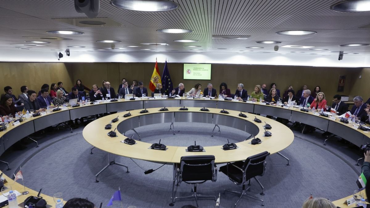 Montero y los consejeros de las autonomías ayer, en el Consejo de Política Fiscal y Financiera.