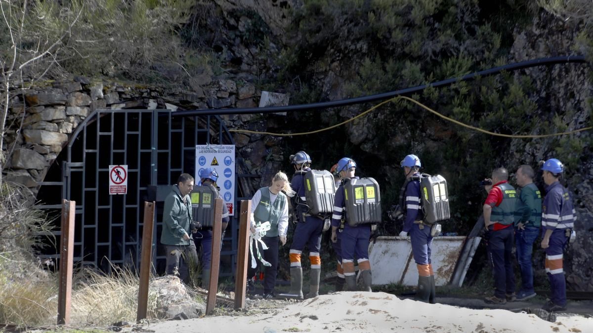 Labores de investigación pocos días después del accidente.