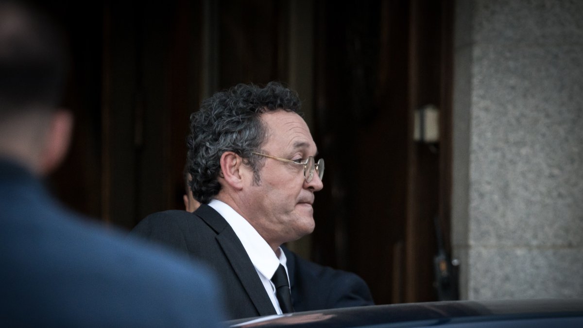 El fiscal general del Estado, Álvaro García Ortiz, a su salida del Tribunal Supremo, a 12 de noviembre de 2025, en Madrid (España). García Ortiz está acusado de un presunto delito de revelación de secretos contra Alberto González Amador, pareja de la pres.