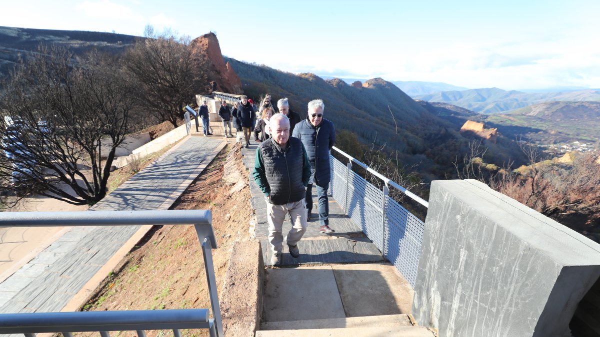 El mirador está totalmente reconstruido.