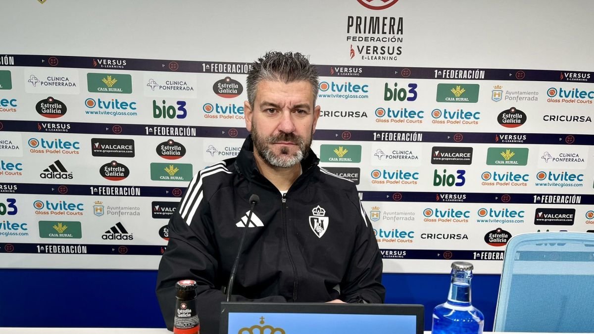 Fernando Estévez, este viernes en conferencia de prensa en El Toralín.