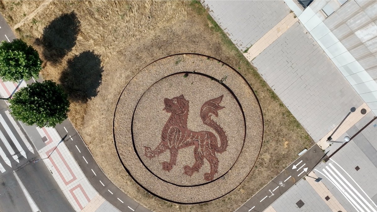 La glorieta del león pasante, en la zona de la Universidad.