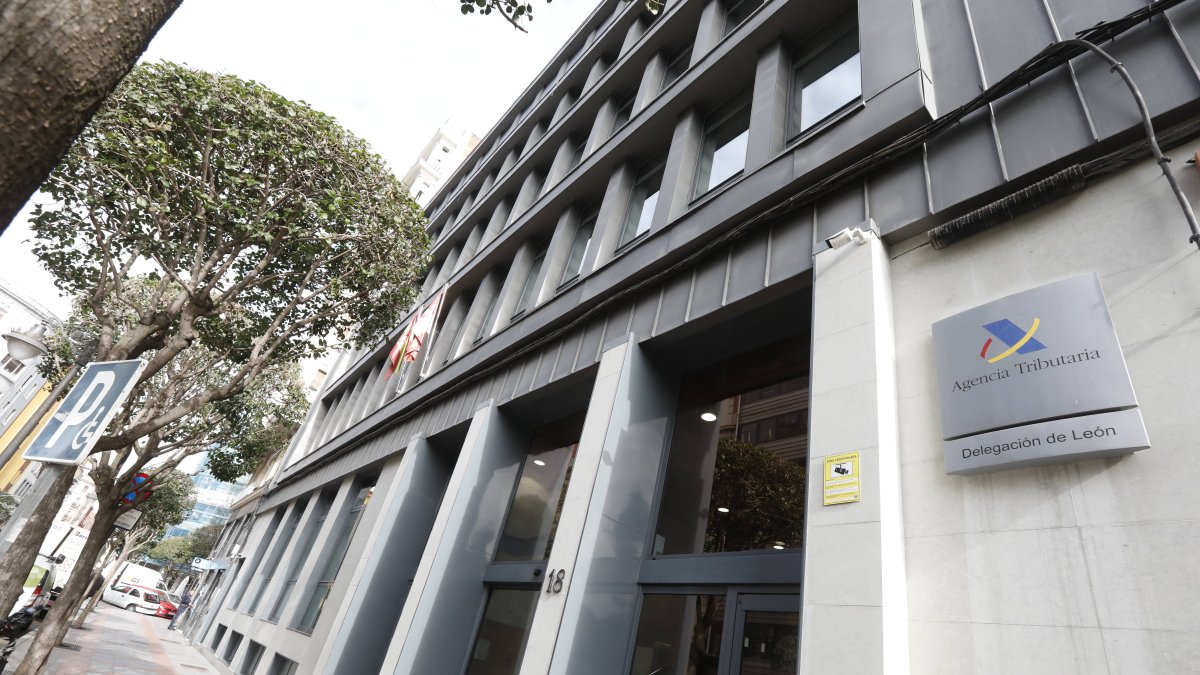 Exterior de la agencia Tributaria en León