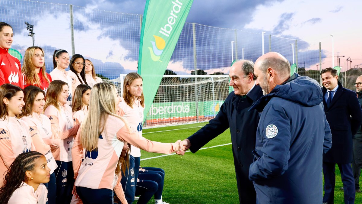 Iberdrola renueva su impulso al fútbol femenino hasta 2030.