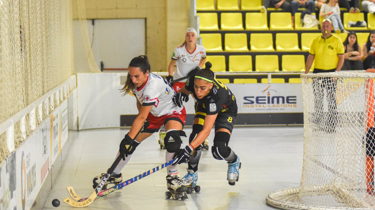 El Hockey Bembibre disputa un partido muy interesante.