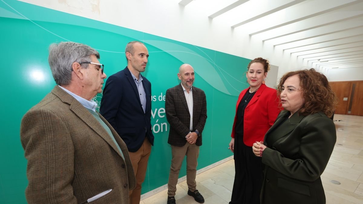 Participantes en el evento tecnológico del Campus.