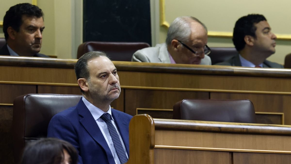 José Luis Ábalos en su escaño del Congreso.