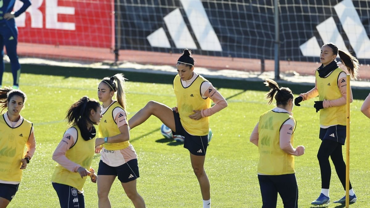 La selección, en el entrenamiento de ayer en Las Rozas.