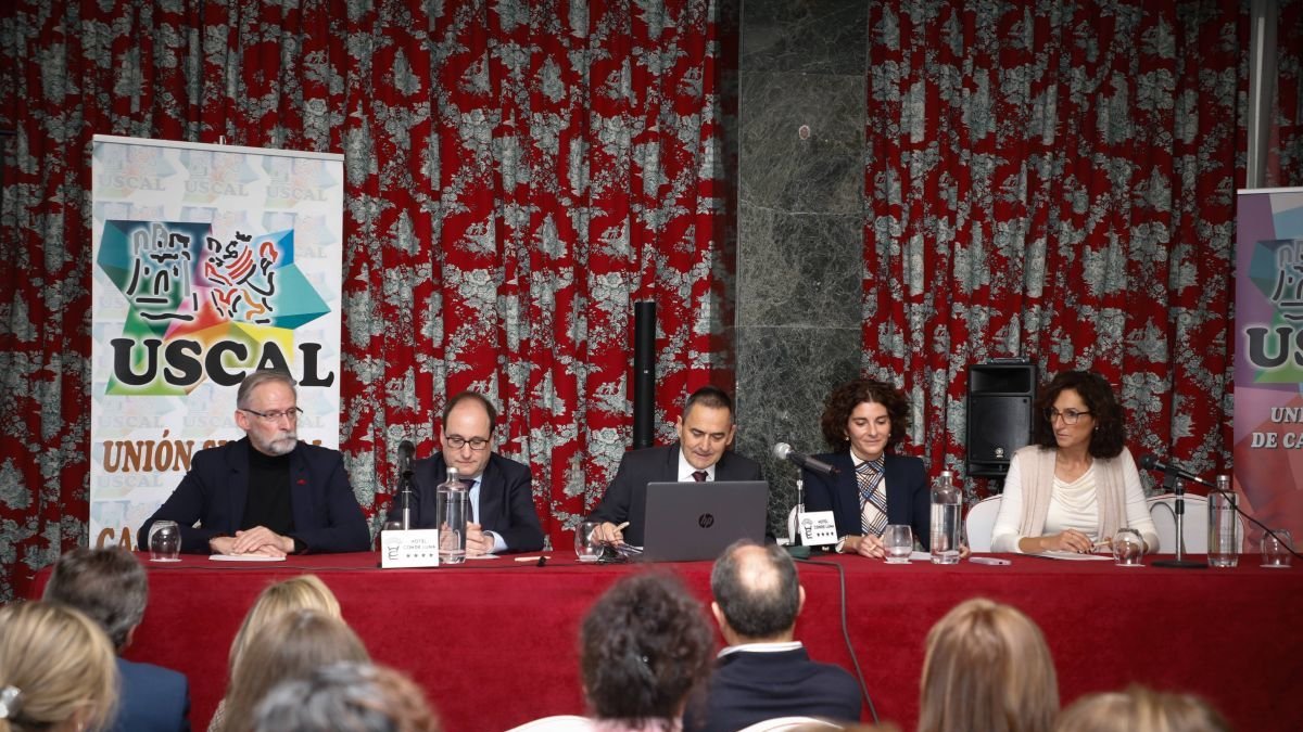 Un momento de la jornada de trabajo celebrada este sábado en el Hotel Conde Luna.