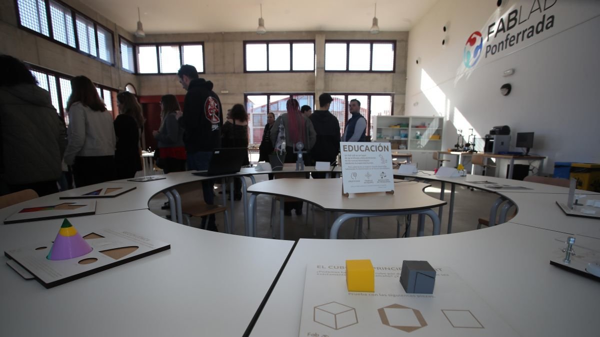 El FabLab se ubica en el edificio Estación Arte de la avenida de los Escritores.