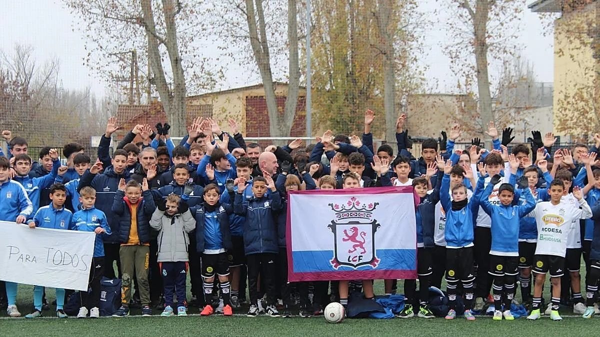 La concentración de los integrantes de la familia del León CF.