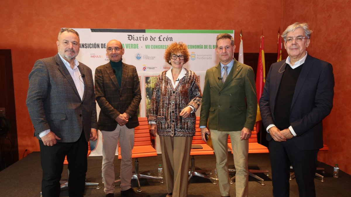 Los participantes en la mesa redonda.