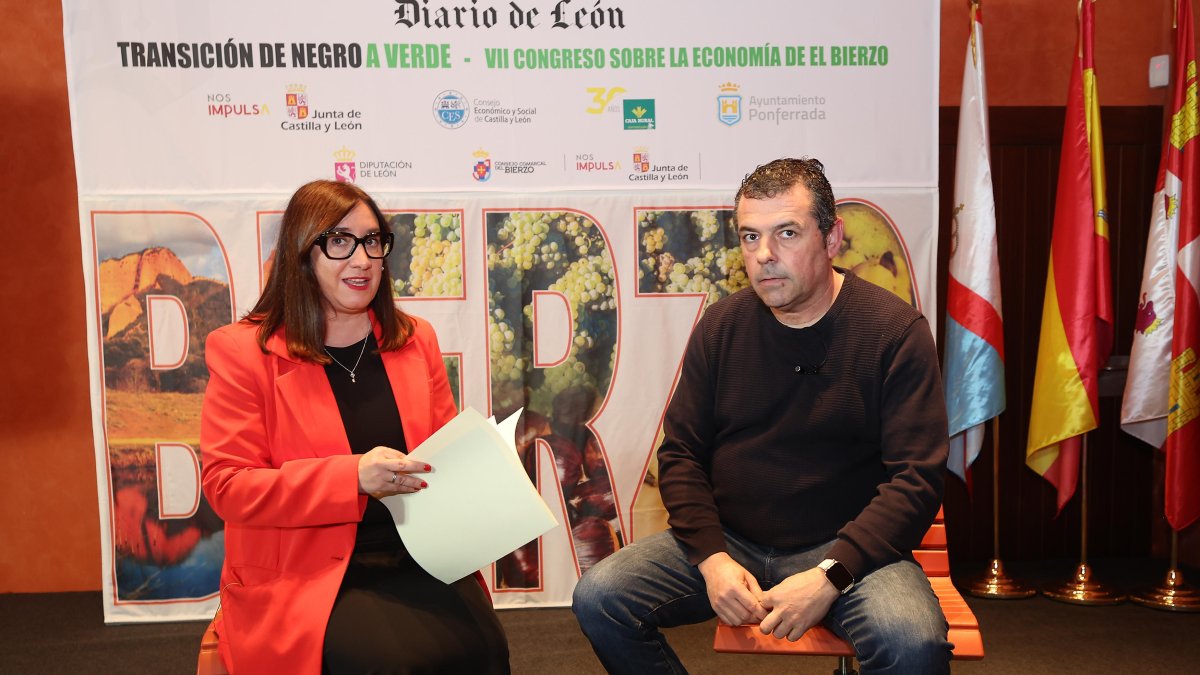 Un momento de la mesa de debate sobre colaboración institucional, con el representante de Fele y la periodista Eva Friera.