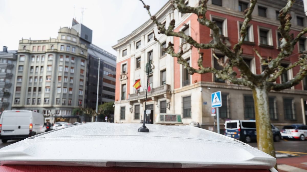 Los profesionales del taxi defienden que él número de licencias es suficiente.