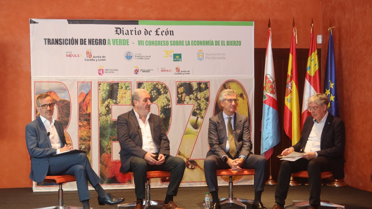Los participantes en la mesa redonda de análisis de la situación de las pymes.