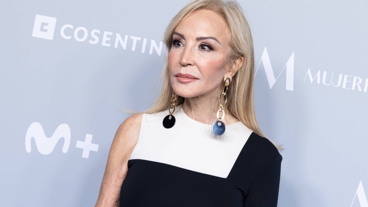 Carmen Lomana durante su asistencia a un evento en la capital, donde volvió a destacar por su elegancia y su estilo inconfundible